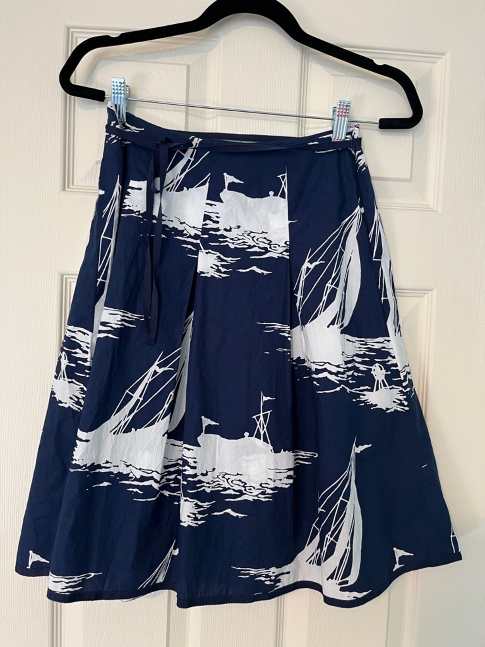 Talbots Navy and White Sailboat Coastal Pleated Skirt